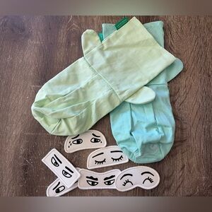 Lovevery Green Mitts with Eye Patches